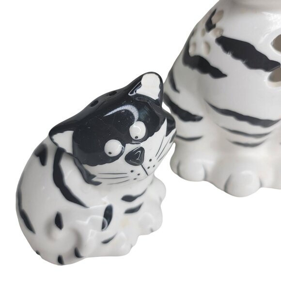 Set Of 3 Hand-Painted Ceramic Black & White Cat salt and pepper shaker/ caddy - Picture 4 of 7
